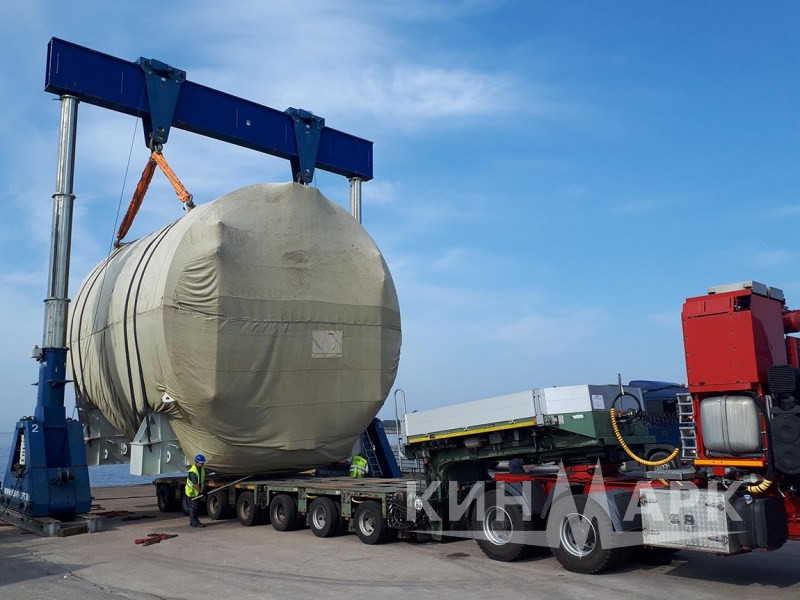 Loading, transportation and unloading of the transport lock